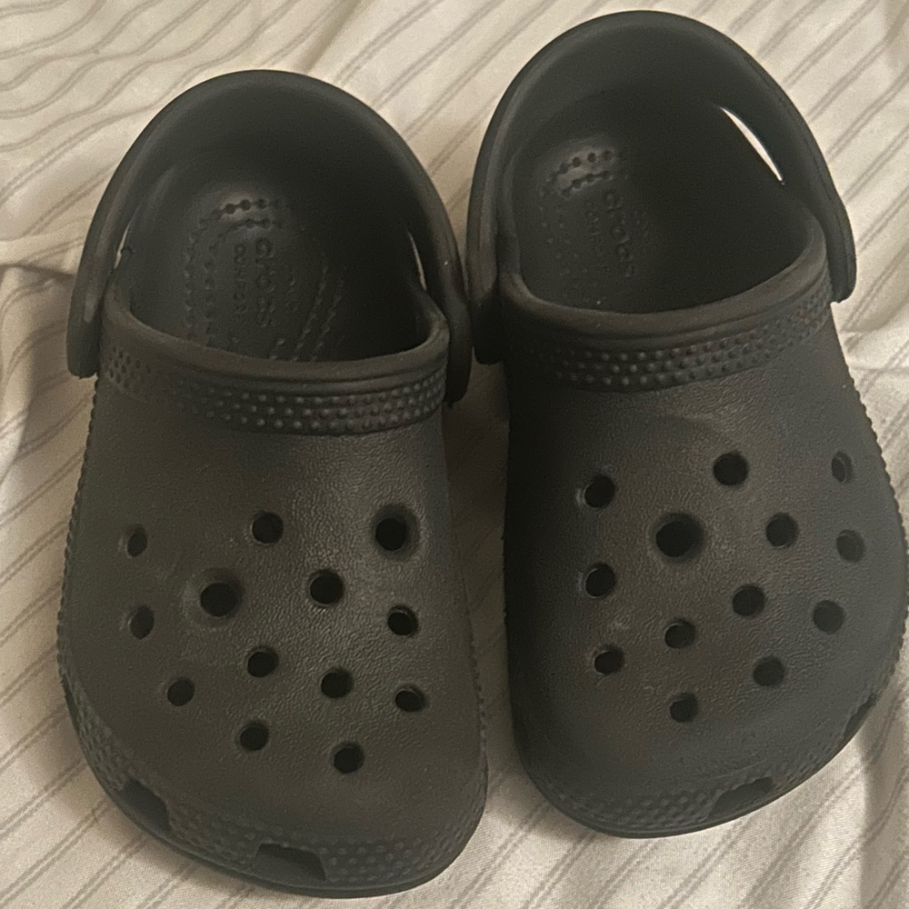 Toddler crocs size 7